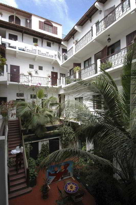 Hotel De La Poste サンルイ エクステリア 写真