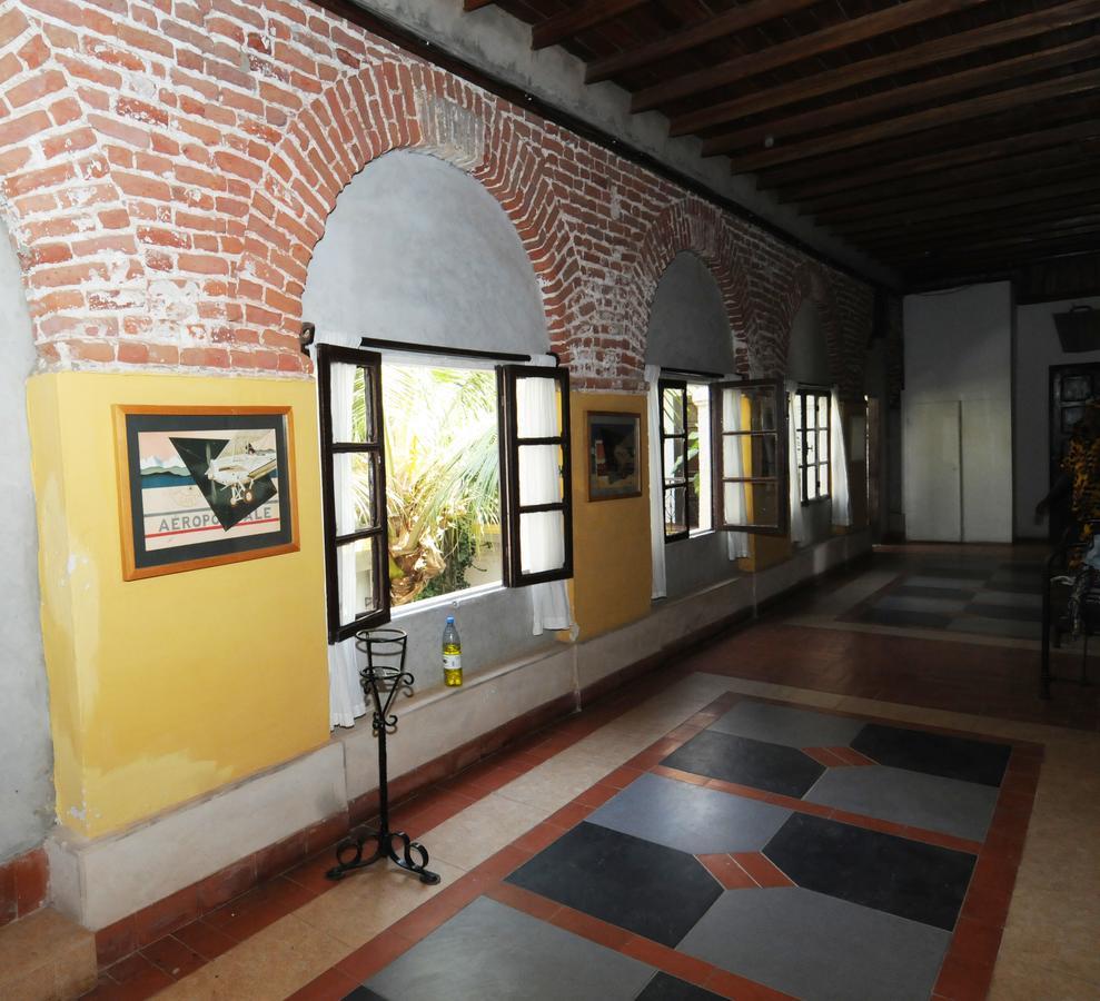 Hotel De La Poste サンルイ エクステリア 写真