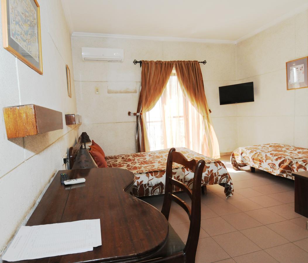 Hotel De La Poste サンルイ エクステリア 写真